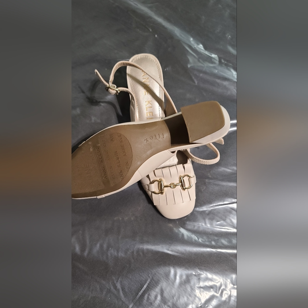 Sandals - Picture 2 of 4
